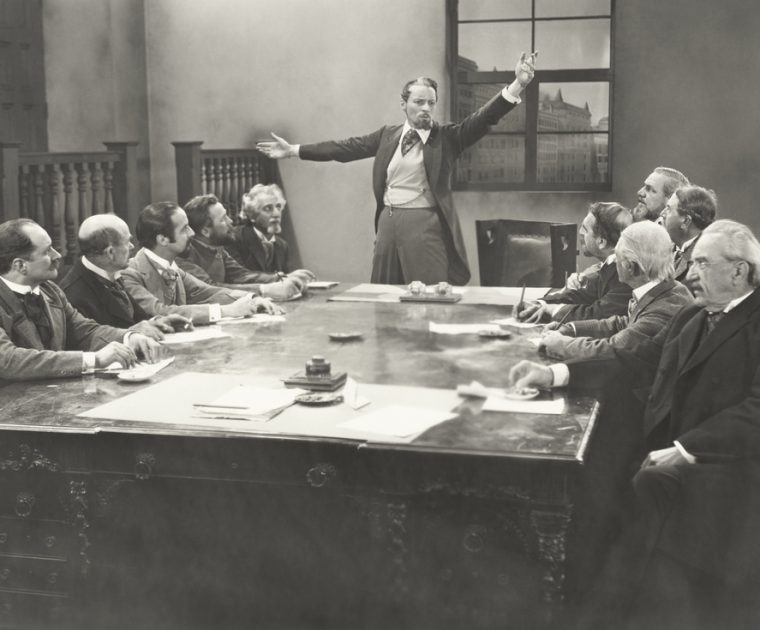 Sinnbild für die Abstimmung des EU-Parlaments über wichtige Reformen für das Social Media Marketing