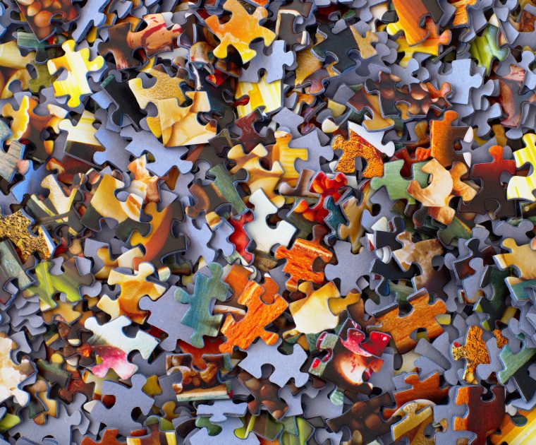 Sinnbild für Zusammenhang - bunter Puzzle